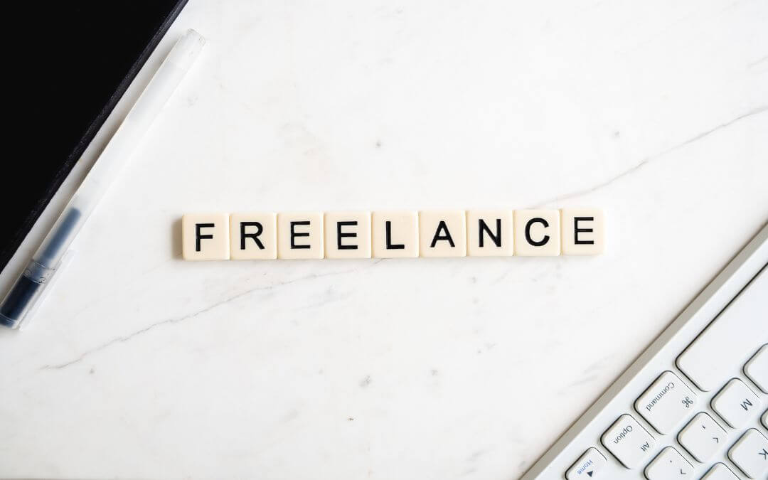 Agencja czy freelancer – komu zlecić ghostwriting?